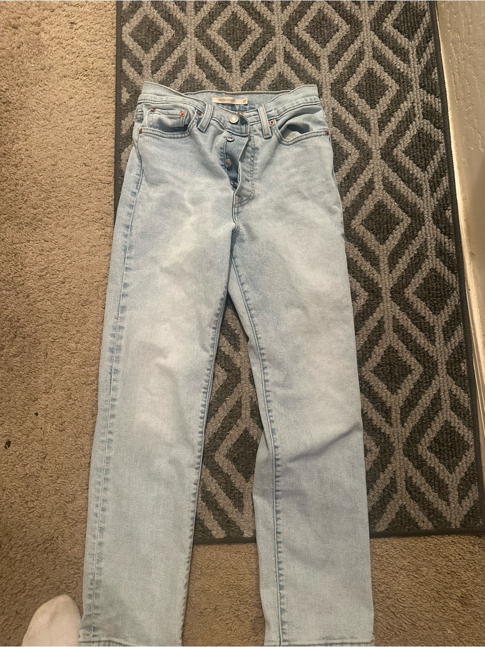 Levi wedge straight sz 27
